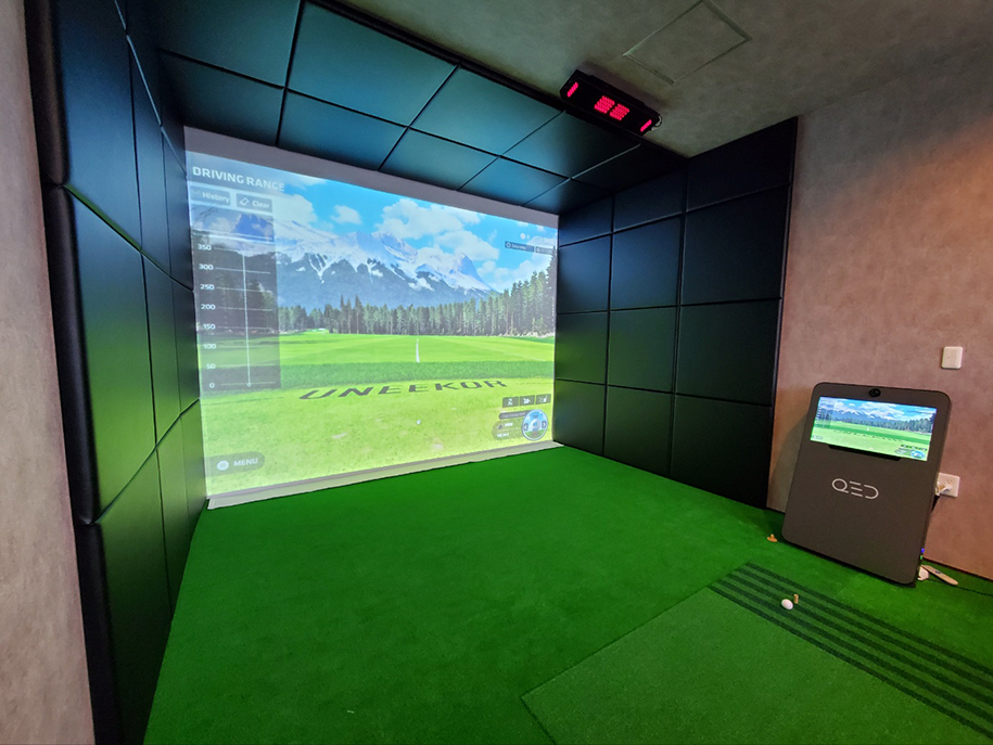 静岡県浜松市の個人宅様に『QED弾道解析型シミュレーターEYEXOシステム』を1台設置致しました。